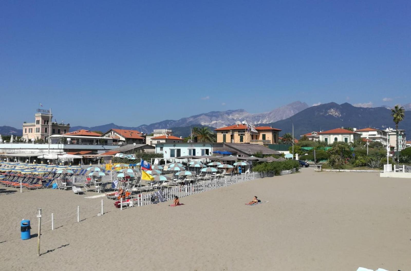 Casa Luce Appartement Marina di Massa Buitenkant foto